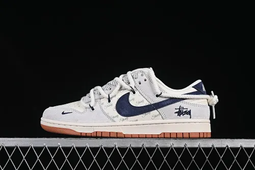 All Categories Nk SB Dunk Series Nk SB Dunk Low High-end Customized Low-top Shoes Nike SB Dunk Low Stussy Series Strap Raw Rubber Black Hook Anniversary High-end Customized Low-top Casual Shoes YX5066-263